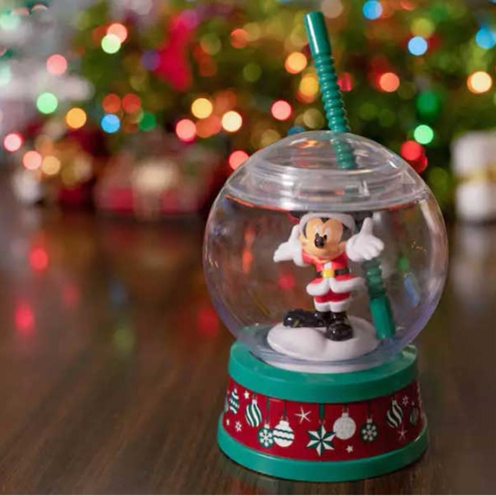 Disney World Parks Mickey Mouse Snow
Globe Sipper Cup